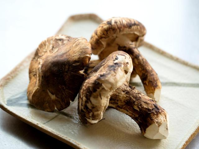 画像: 秋の食材の王様「松茸」