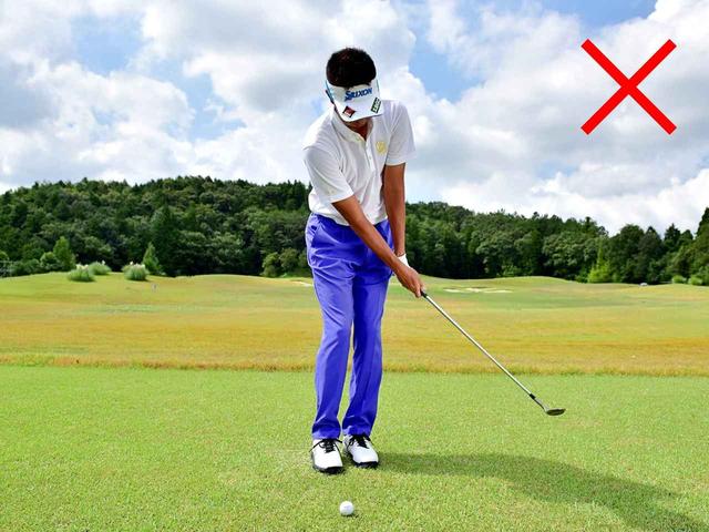 画像: 体を回さず手で当てにいくとボールに向かって急加速し、当たった瞬間に急減速してしまいます