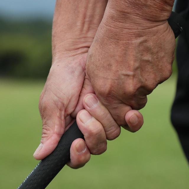 画像2: 利き手の右手を生かすテンフィンガーグリップ