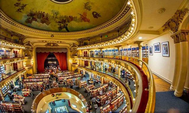 画像: ここは劇場ではなく、本屋。1919年に建てられた劇場を改装、英国紙で「世界の美しい書店」の2位に選ばれた