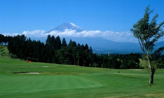 画像: 7番ホールからの富士山の眺め