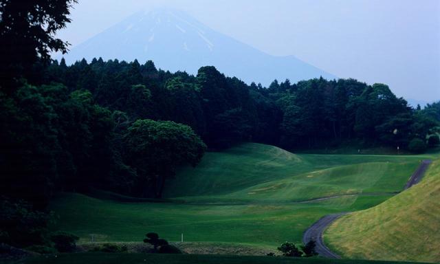 画像: 11番ホール/321㍎/パー4 フェアウェイには手造り特有の複雑な起伏、1打目の落とし場所で難易度は激変する