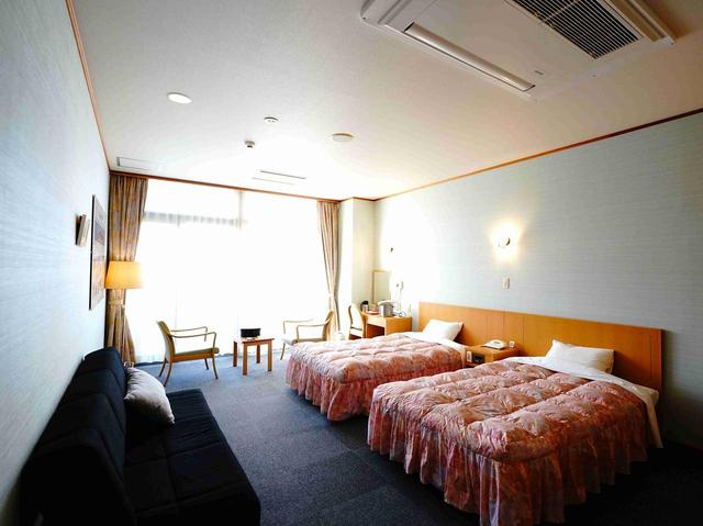 画像: 海の見える部屋は和洋あり(写真は洋室)
