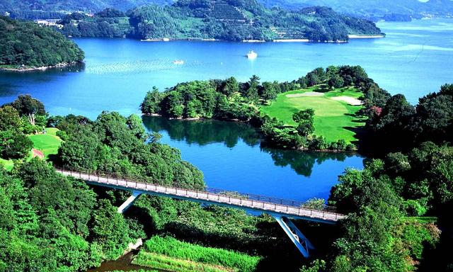 画像: 大村湾の西彼杵(にしそのぎ)半島にあるパサージュ琴海アイランドゴルフクラブ