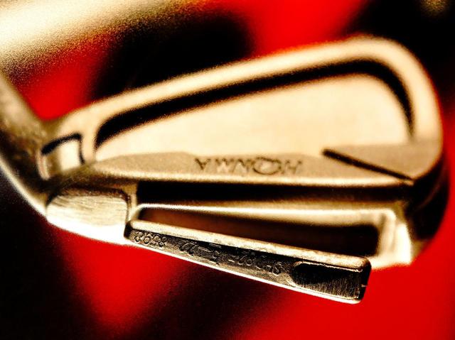 画像: 鉄の2.5倍、鉛と比べても1.7倍も重い「タングステン」をソールに内蔵