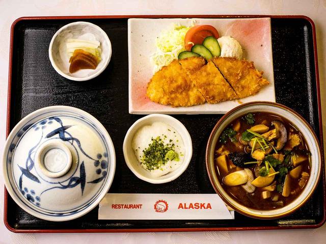 画像: 豚汁定食 1080円 (豚汁・ささみフライ・山かけ・ご飯・香の物)