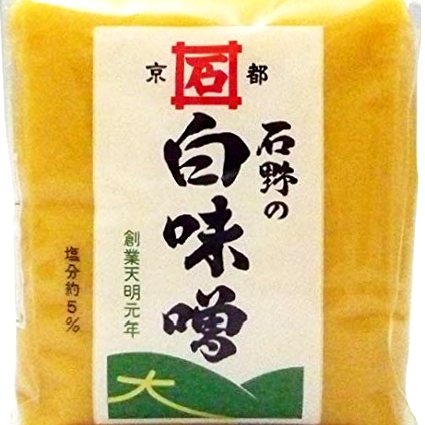 画像: 1781年創業の老舗味噌蔵の白味噌は米麹が多く旨味、甘みが強い。信州味噌の塩分を合わせることで食べやすい味に調整している
