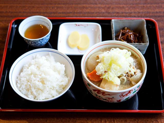 画像: 豚汁定食 972円 (豚汁・佃煮・ご飯・香の物)