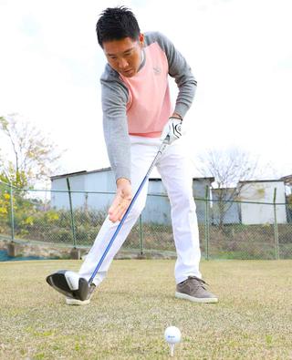 ミート率 あなたの手元は大丈夫 真っすぐ飛ばすために目指すは 手元が浮かないインパクト 曲がる バラつく 当たらないゴルファーに効くレッスン ゴルフへ行こうweb By ゴルフダイジェスト