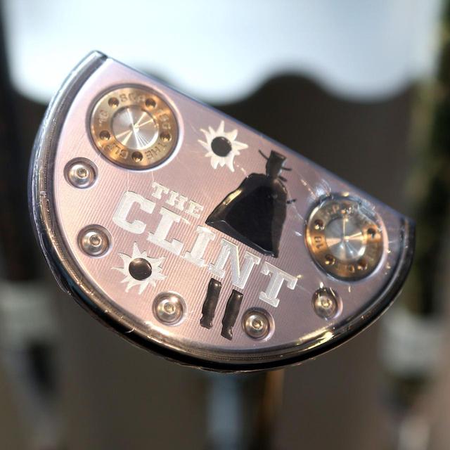 画像: C・イーストウッドのシルエットが刻まれた、その名も「THE CLINT」