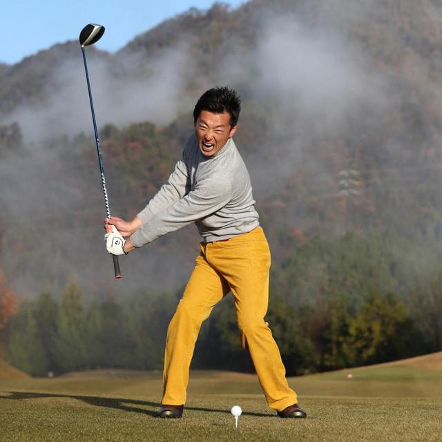 画像: 「グリップエンドを右足かかとへ」