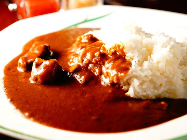 画像: 大阪ゴルフクラブのビーフカレー 1111円 スパイシーさと味の奥行を追い求めた一皿