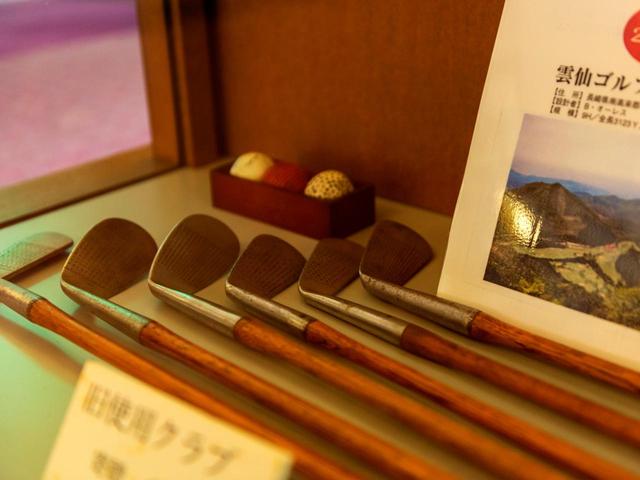 画像: 日本のゴルフ史を彩る品々が展示されている
