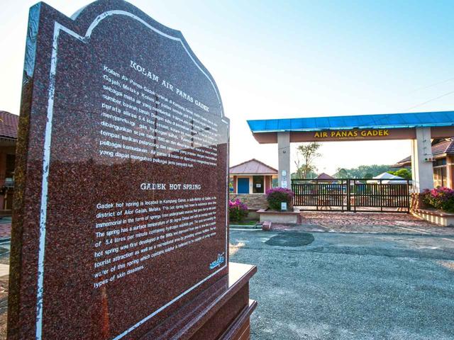 画像1: 【マレーシア・マラッカ】世界遺産「マラッカ海峡」に面する港町。サーモンピンクの建物に彩られた美しい古都には、名コースも多数あり!