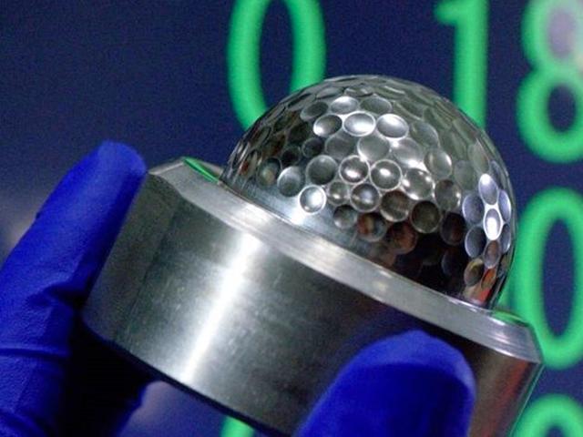 画像: ウレタンカバーを薄くするために、金型の精度向上が欠かせなかった