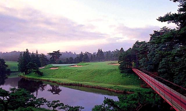 画像: 12番ホール/168㍎/パー3 距離的に難易度は高くないが、池越えに苦手意識のあるゴルファーにはプレッシャーがかかる