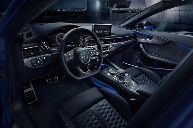 画像: RSモデルらしいレーシーなインテリア