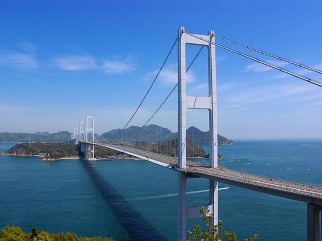 画像: 関門海峡、鳴門海峡と並ぶ「日本三大急潮」。海峡にかかる大橋は美しい弧を描き優美