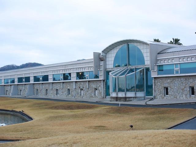 画像: 地中海をイメージした城をk長としたハウスは、天井が高く贅沢な空間が広がる