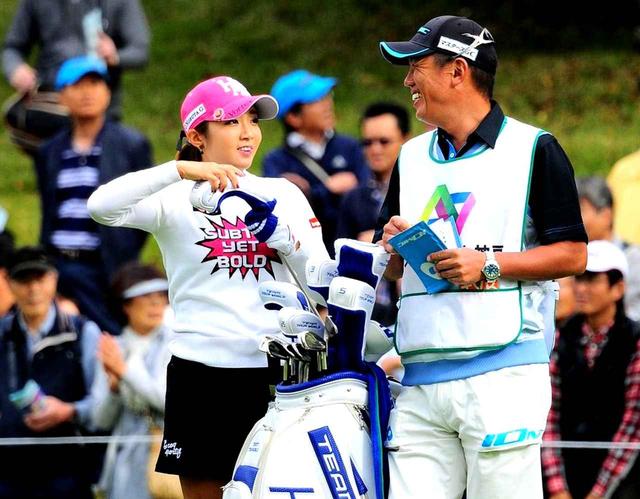 画像: 選手をポジティブな気持ちにさせる言葉を選び伝える。「試合では“自分を許せる”ほうが、結果につながります」(清水)
