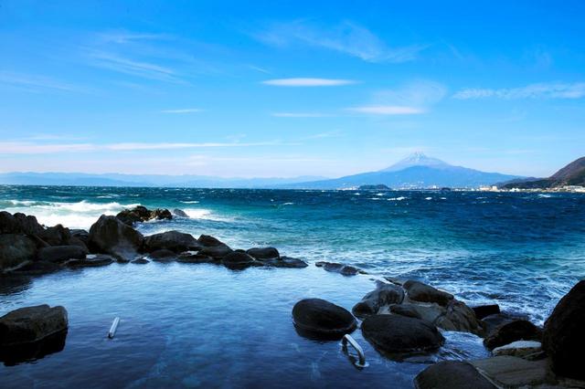 画像: ウィンダムグランド淡島の露天風呂から眺める富士山