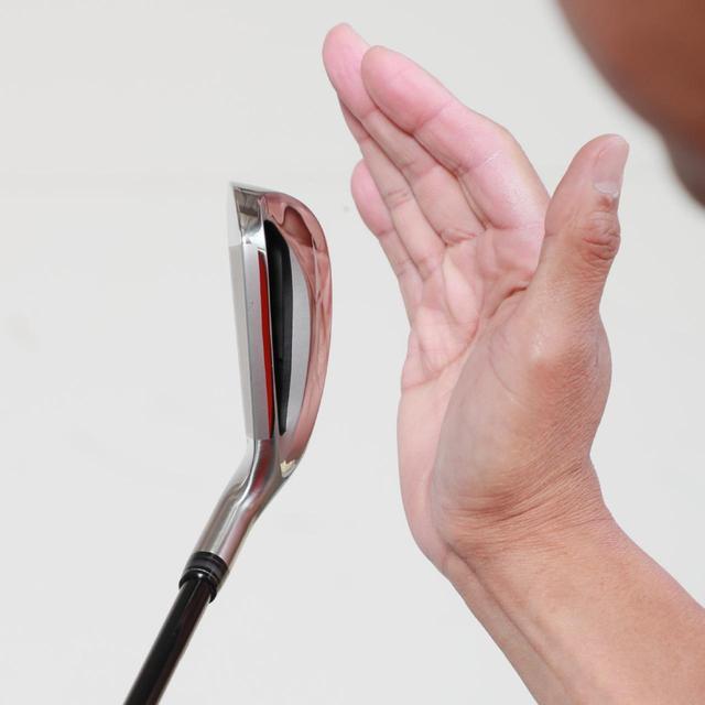 画像: メリットの多い激飛び系だが、ソールが分厚く、5番では構えた時にソール後部が見えてしまう。シャープな見た目を求める人には気になる部分