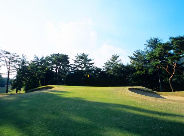 画像: 門司ゴルフ倶楽部 2番ホール(515Y・P5)