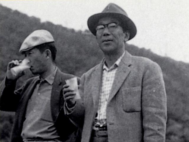 画像: 上田治(コース造成地にて)