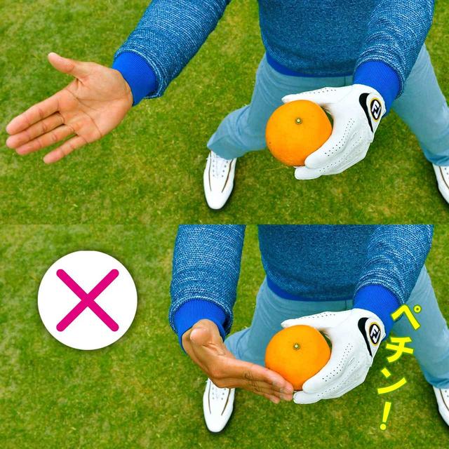 画像: 手首をこねてボールをつかまえる動きはNG
