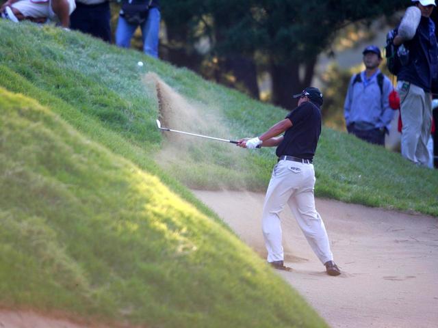 画像4: 難コースに他選手が落ちていく中、しのぎ切った谷口だけがアンダーパーで優勝(-3)。GD記録写真を見返してもバンカーからのショットシーンが多い