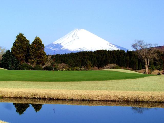 画像: 16番ホール/153㍎/パー3 池に注意が必要のパー3。