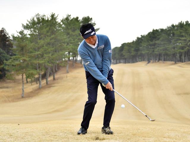 画像4: 【アプローチ】10センチダフッたって大丈夫①。横田真一プロ直伝 SWのソールを活かすロブショット(前編)