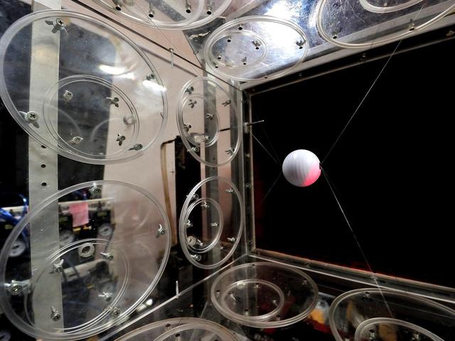 画像: 溝田教授の実験室には大小の「風洞実験装置」がある