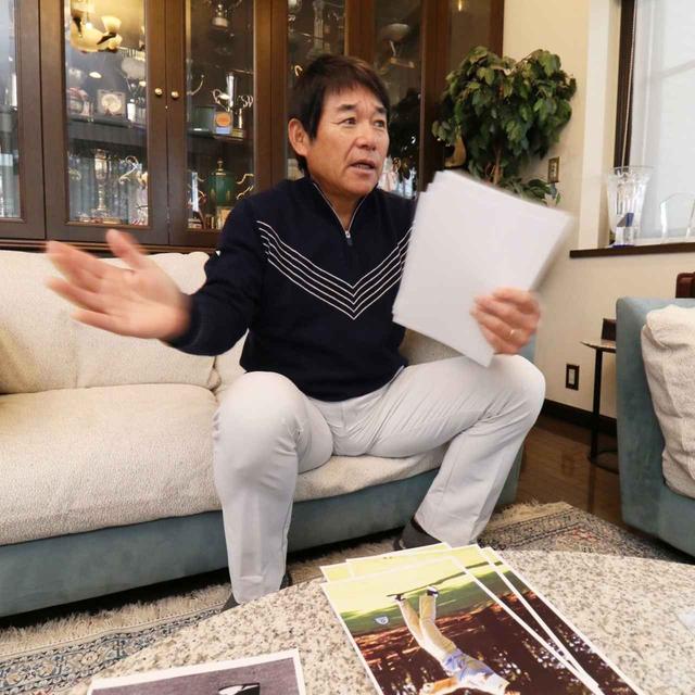 画像: 「左右の動きと軸が見やすいから、スウィングづくりの参考になるはずだよ」