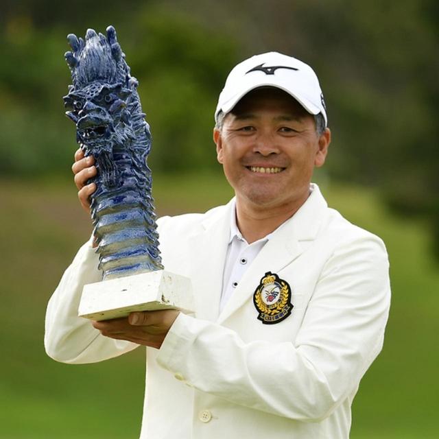画像: 今季シニア開幕戦を制した手嶋多一。「高さや球筋をコントロールしやすい」とミズノの新マッスルを使用