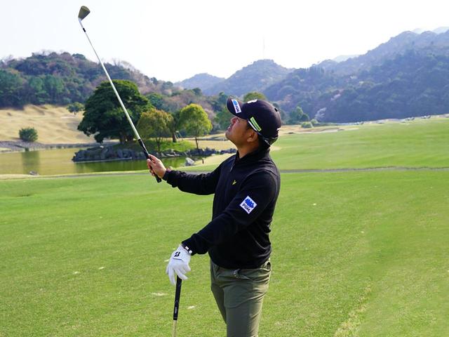 画像: 「ほぼストレートネックなので、目標に合わせやすいのがラク」(宮里)