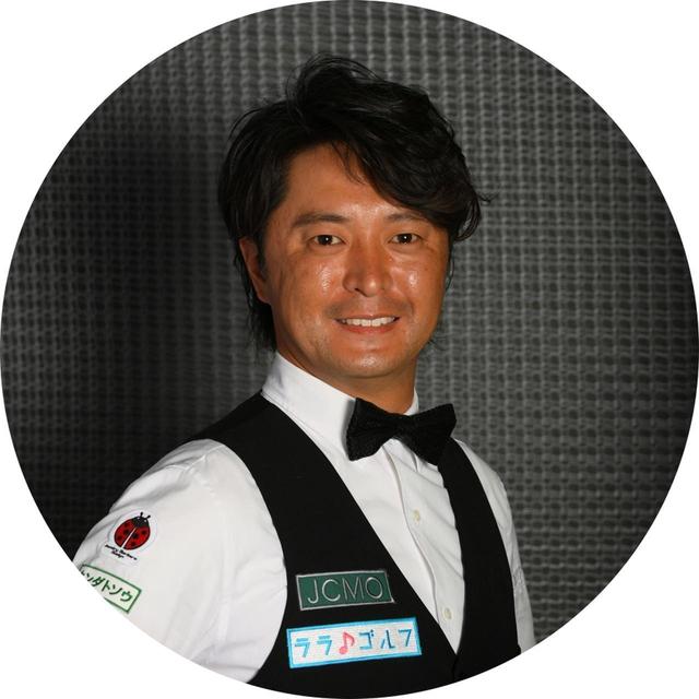 画像: 【レインソムリエ】今野一哉プロ 「雨の日はスコアがいいので好きなんです」という雨男。大雨で試合が流れた日に撮影。「今日やってればいいスコア出たのに……」