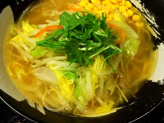 画像: 野菜塩ラーメン…864円