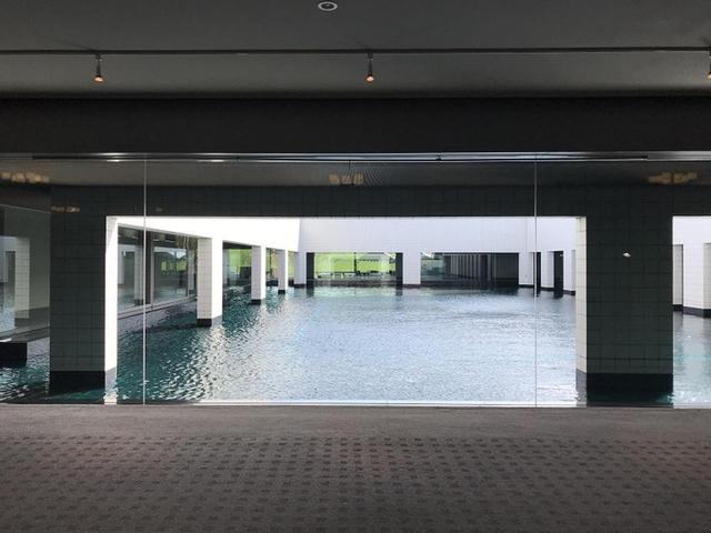 画像: クラブハウスの中池。モダンな空間演出がお見事!