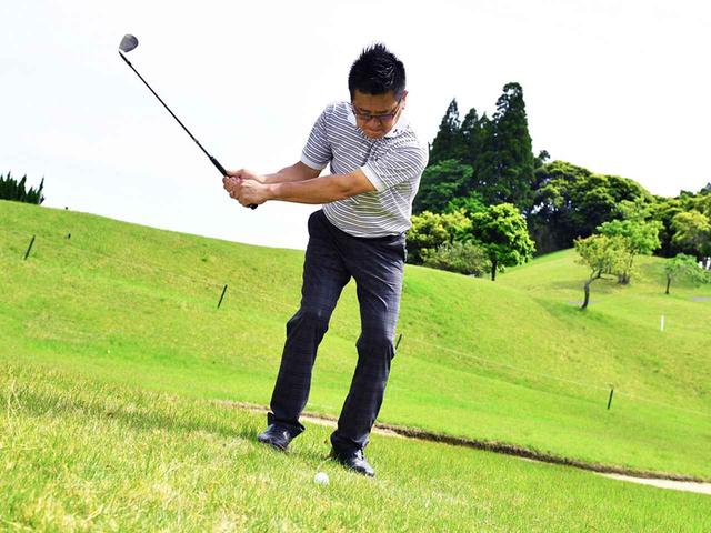画像2: 【アプローチ】ゆっくり振るほど上手くなる⑤ ピン近左足下がりは絶対ゆっくりの56ビート。トップするのは速く振るから!