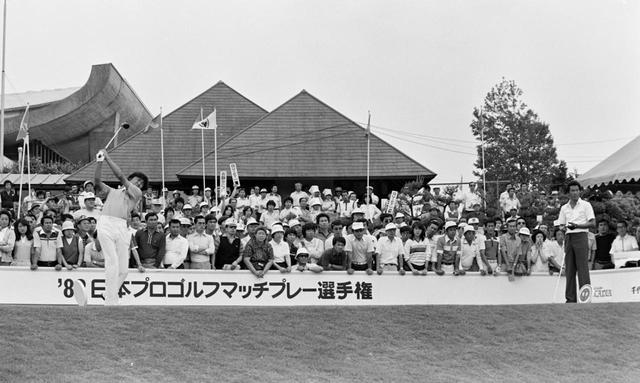 画像: ティーショットを放つ羽川豊