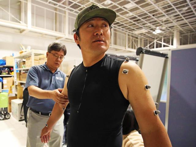 画像: こんなに肌を見せたの奥さんぐらいダヨ