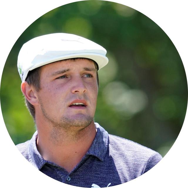 画像: ブライソン・デシャンボー 左腕とクラブを一直線にして大きなコックを入れずに打っていくタイプなので握りは両手ともウィーク