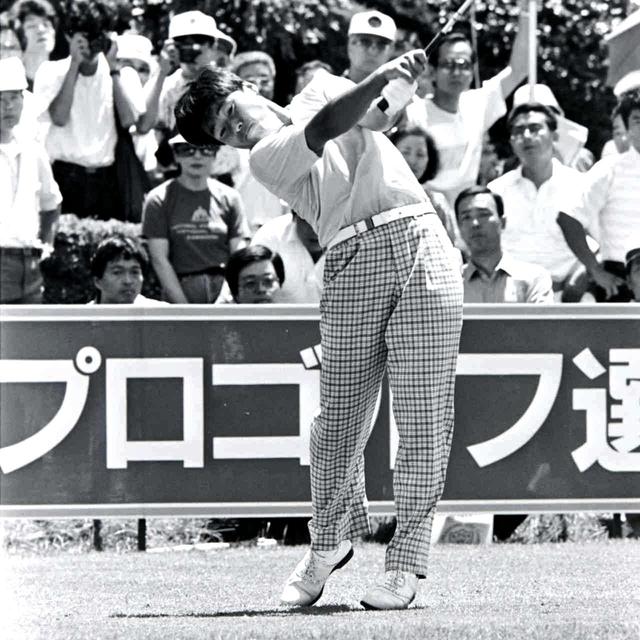 画像: ティショットを放つ尾崎直道
