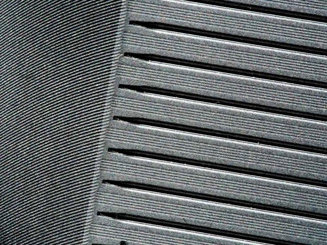 画像: ロフトごとに溝の幅と深さを変える独自製法と、溝と溝の間に精密加工のパラレルミーリングを採用。耐久性を向上させ、優れたスピン性能を実現