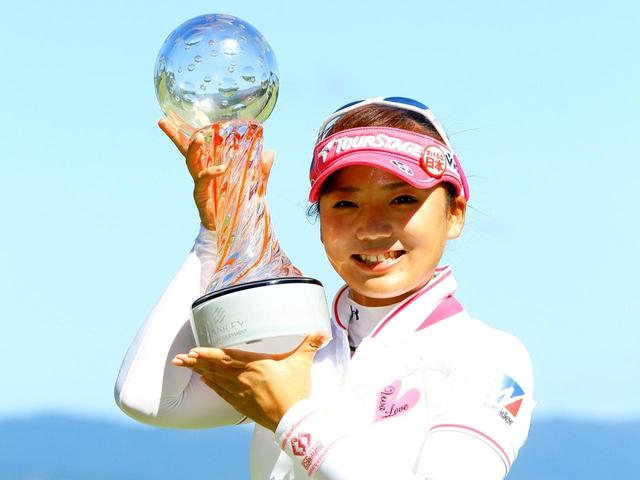 画像: 最終日アルバトロスとホールインワンを達成して65。トータル15アンダーで優勝(2011年)