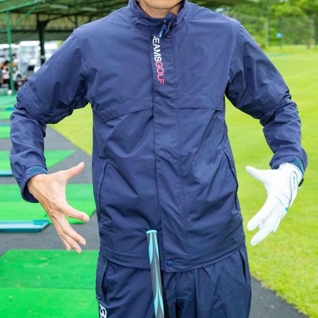 画像: 伊丹’sインプレ お腹周りがほっそり見えるシルエットが好印象