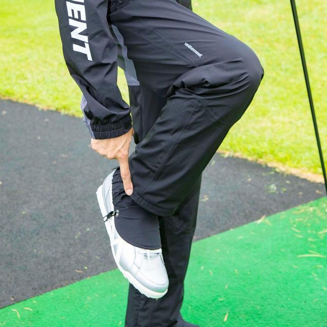 画像: 伊丹'sインプレ 靴ひもの部分までしっかりカバー。靴下が濡れにくく快適