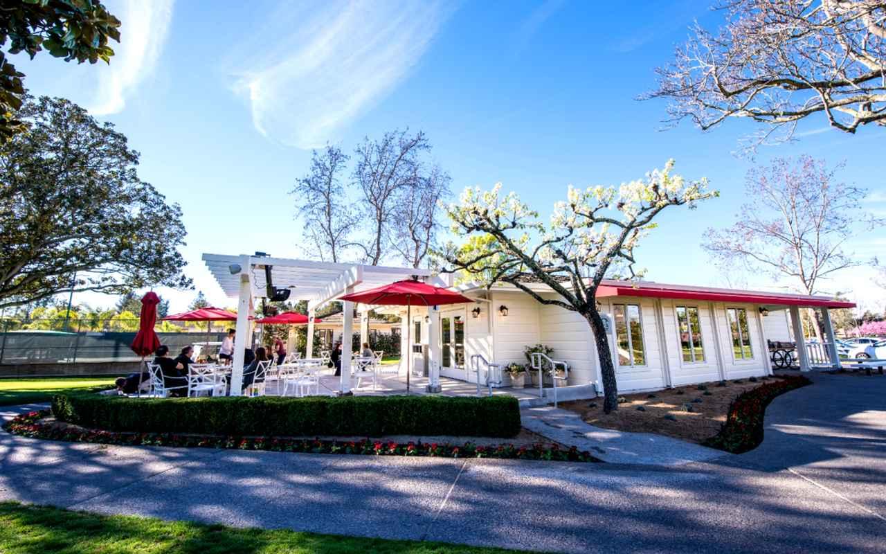 画像: リゾート内にあるベーカリー