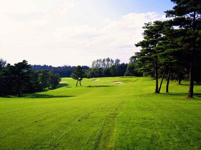 画像: 2番ホール/553㍎/パー5(岩手山)打ち下ろし、セカンドは二本松の右手前が狙い目